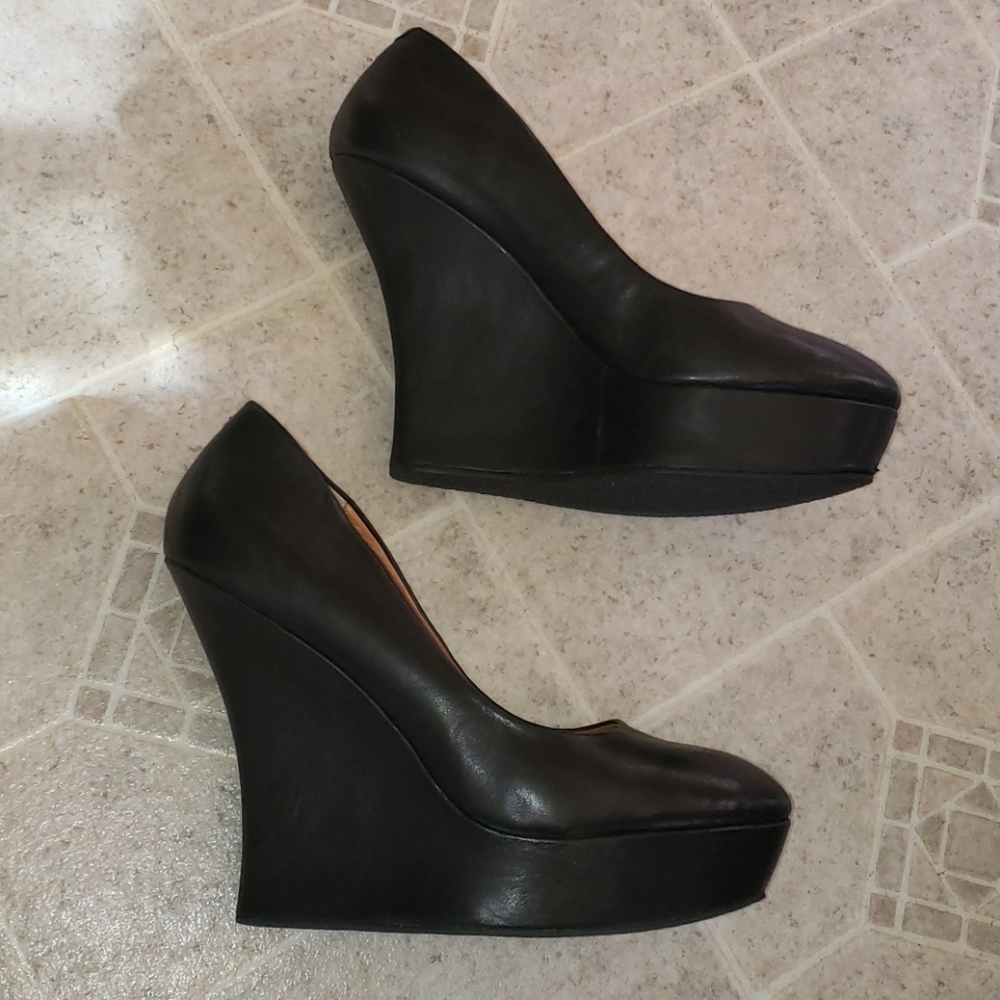 L.A.M.B. real leather wedge platform pumps. EUC SIZE 9.5 - Picture 10 of 10